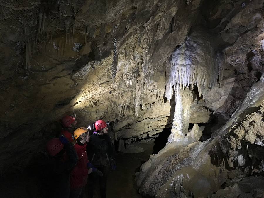 El sábado, salida de espeleología a la cueva de Ermittia Bekoa de Deba