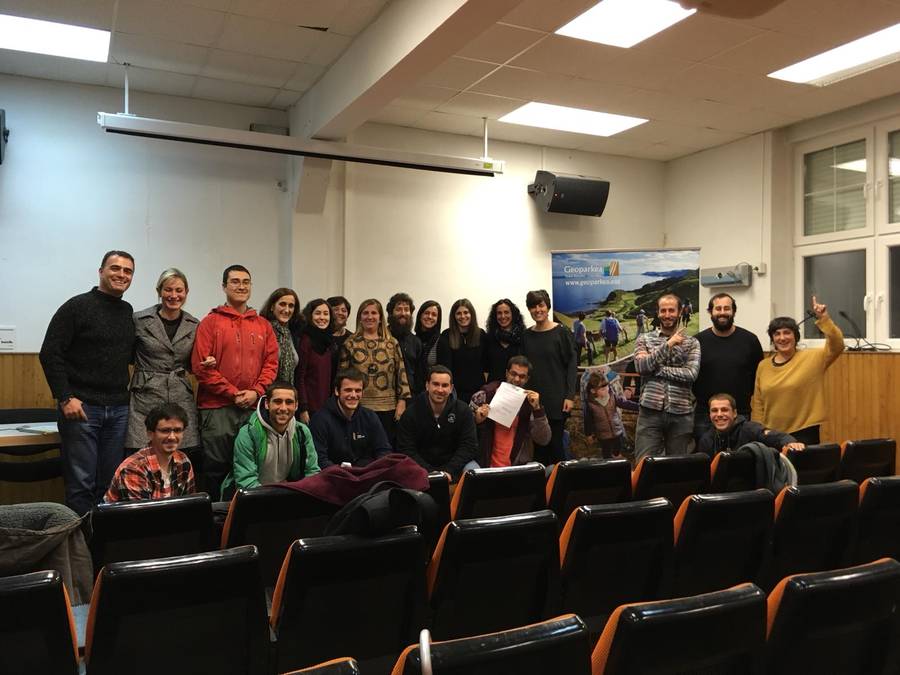 23 personas reciben la acreditación del curso para guías del Geoparque de la Costa Vasca