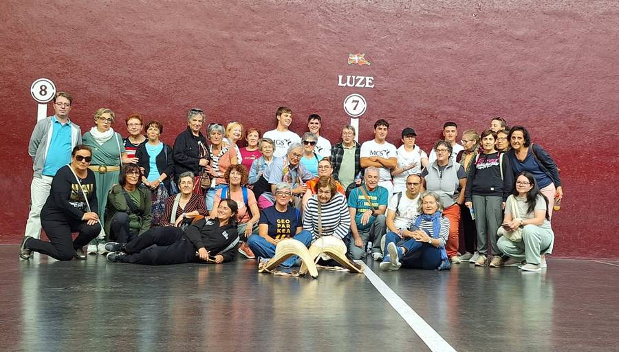 Representantes de asociaciones del Geoparque Las Loras visitan Geoparkea para conocer la labor de varias entidades locales